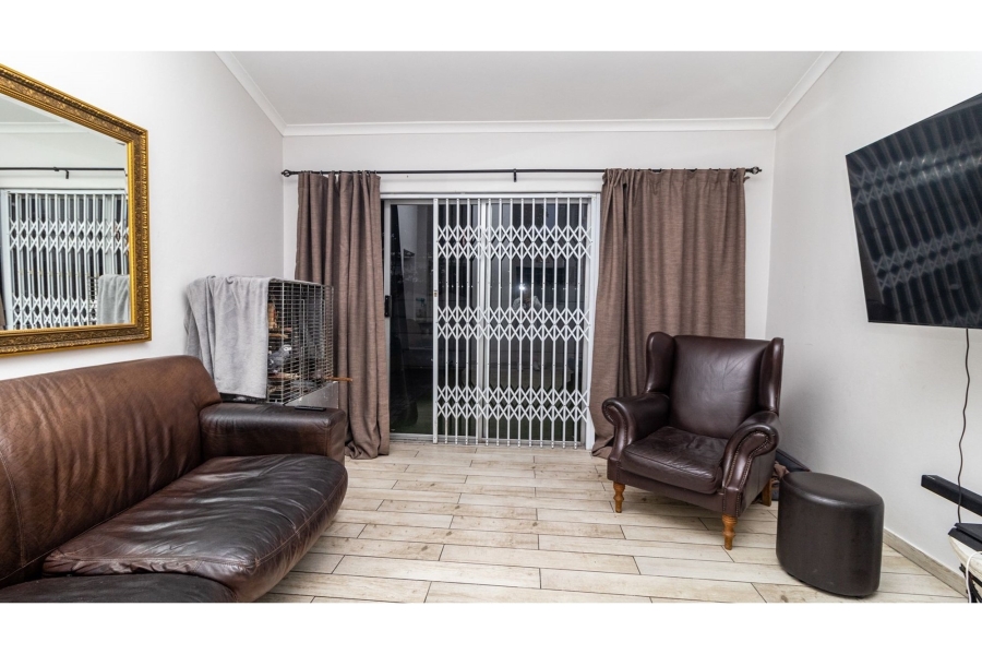 2 Bedroom Property for Sale in Bloubergrant Western Cape